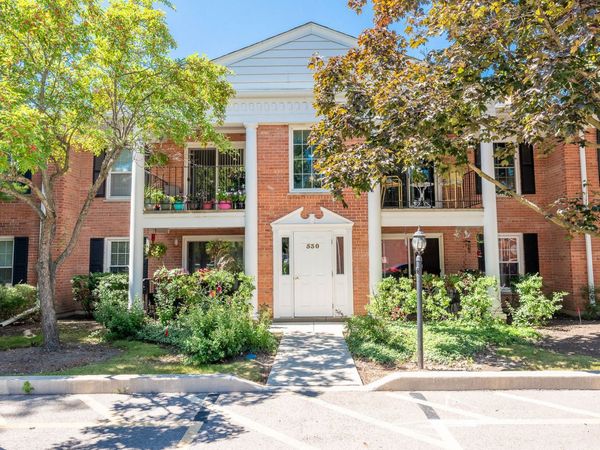 530 Shorely Drive , Unit 104, Barrington, IL 60010