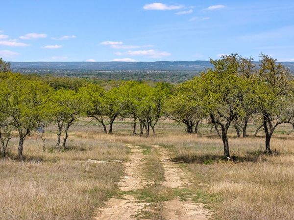 16 Lewis Rd, Boerne, TX 78006