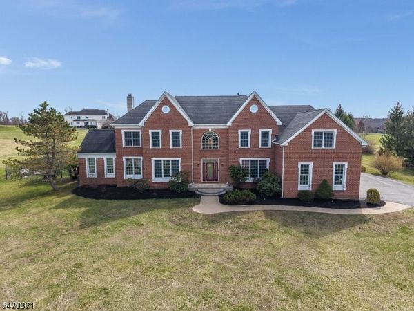 11 Baker Way, Hopewell, NJ 08534