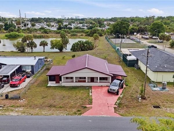 2405 Zoysia LN, NORTH FORT MYERS, FL 33917