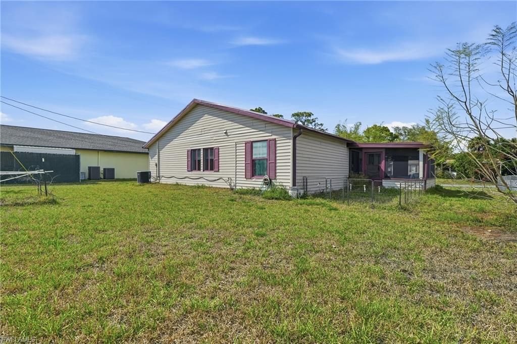 2405 Zoysia Ln , North Fort Myers, FL 33917 Photo