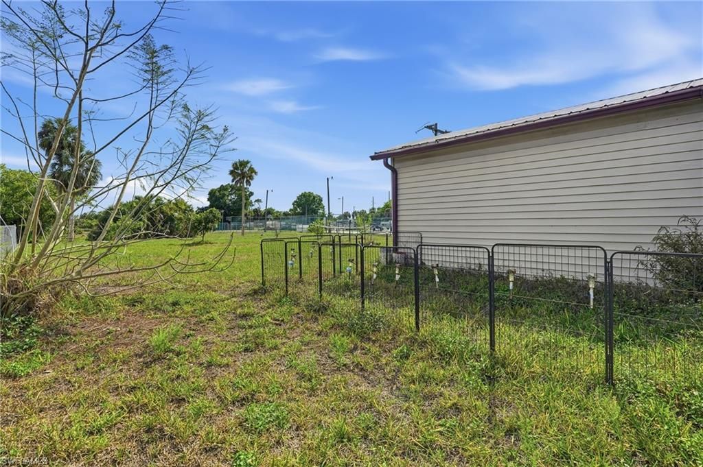 2405 Zoysia Ln , North Fort Myers, FL 33917 Photo