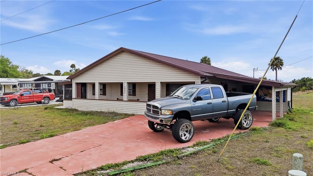 2405 Zoysia Ln, North Fort Myers, FL 33917 Photo