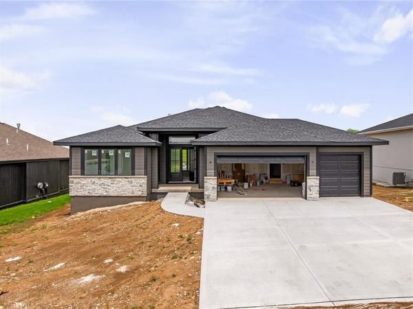 25152 W 141st Terrace, Olathe, KS 66061