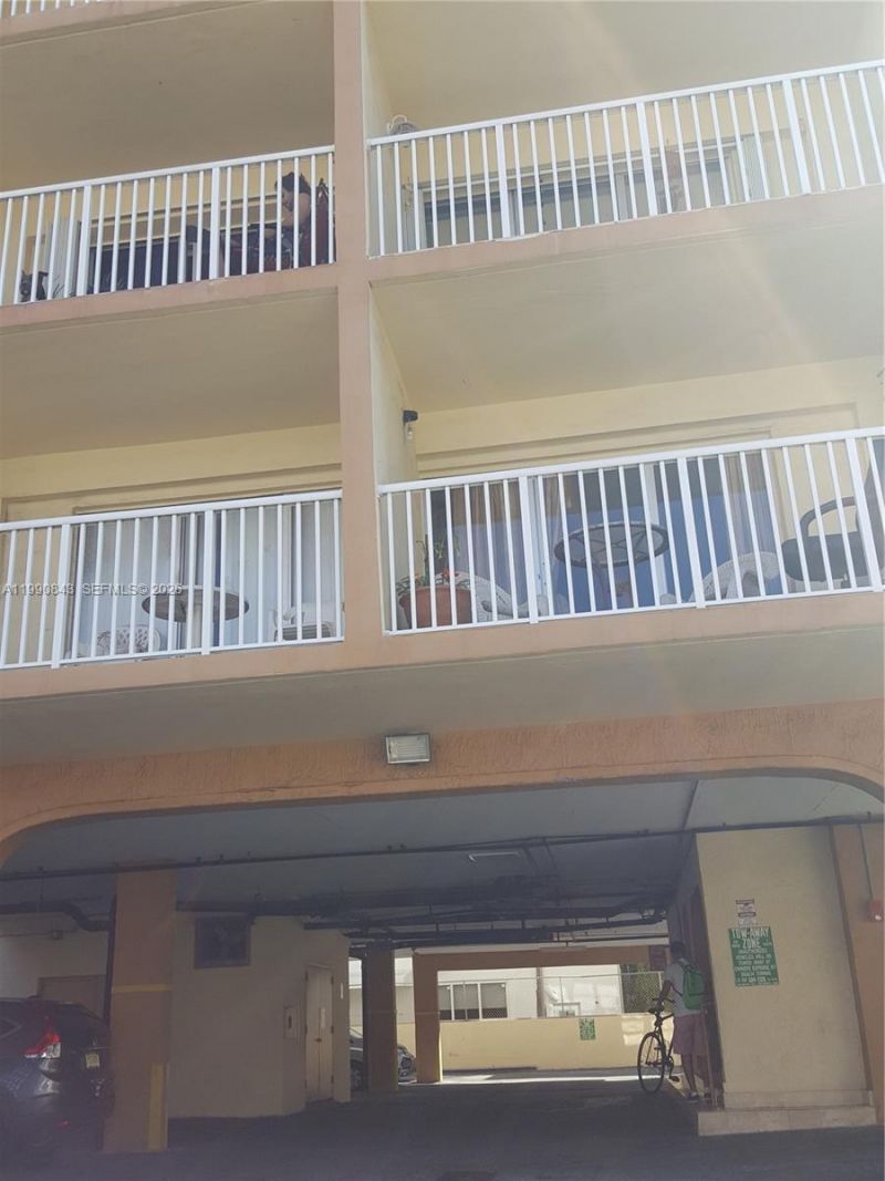 7601 Byron Ave , Unit 3A, Miami Beach, FL 33141 Photo