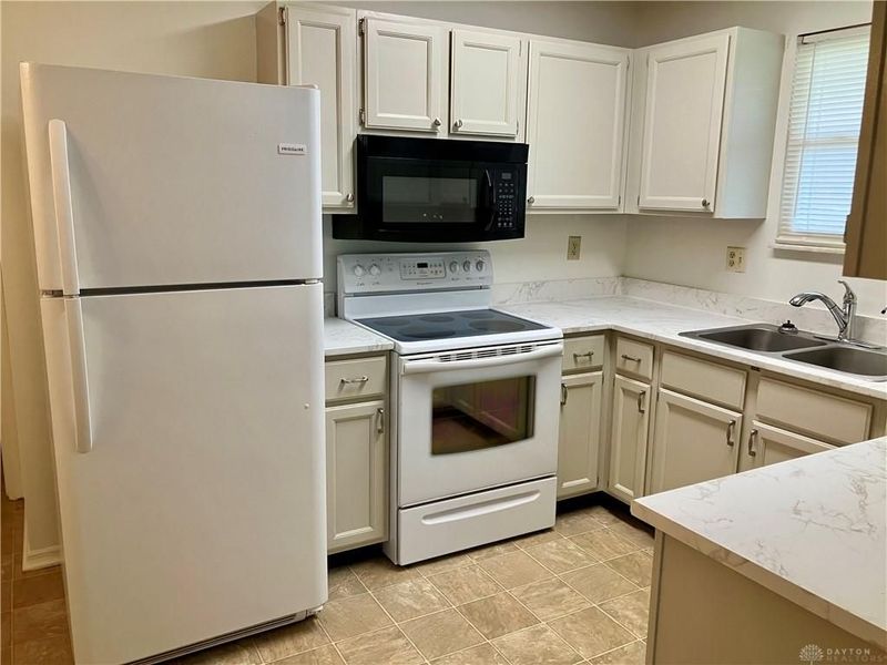 6240 Beacon Tree Court, Huber Heights, OH 45424 Photo 3