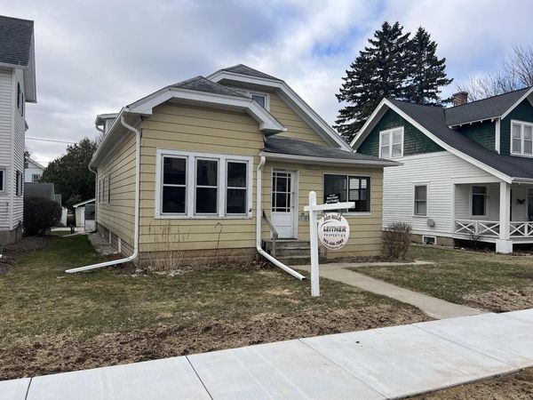 151 Edgewood LANE, West Bend, WI 53095