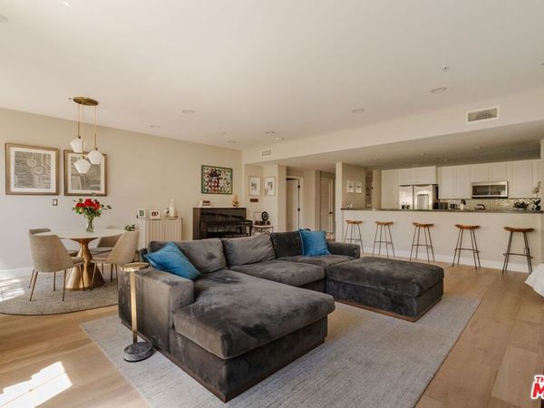 10648 Woodbridge Street, Unit 106, Toluca Lake, CA 91602