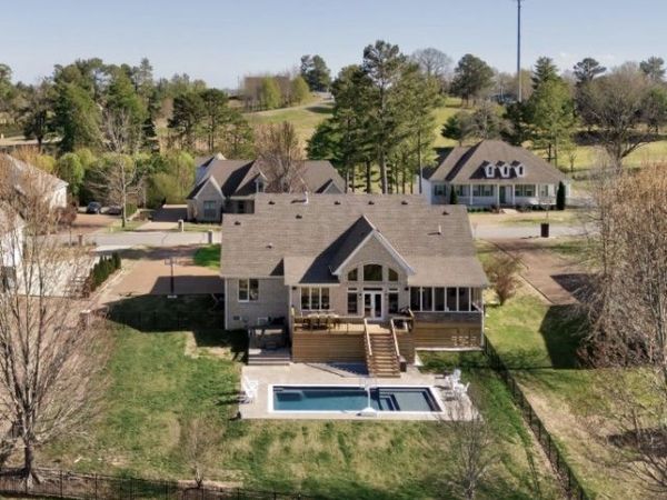 524 Country Club Dr , Dickson, TN 37055