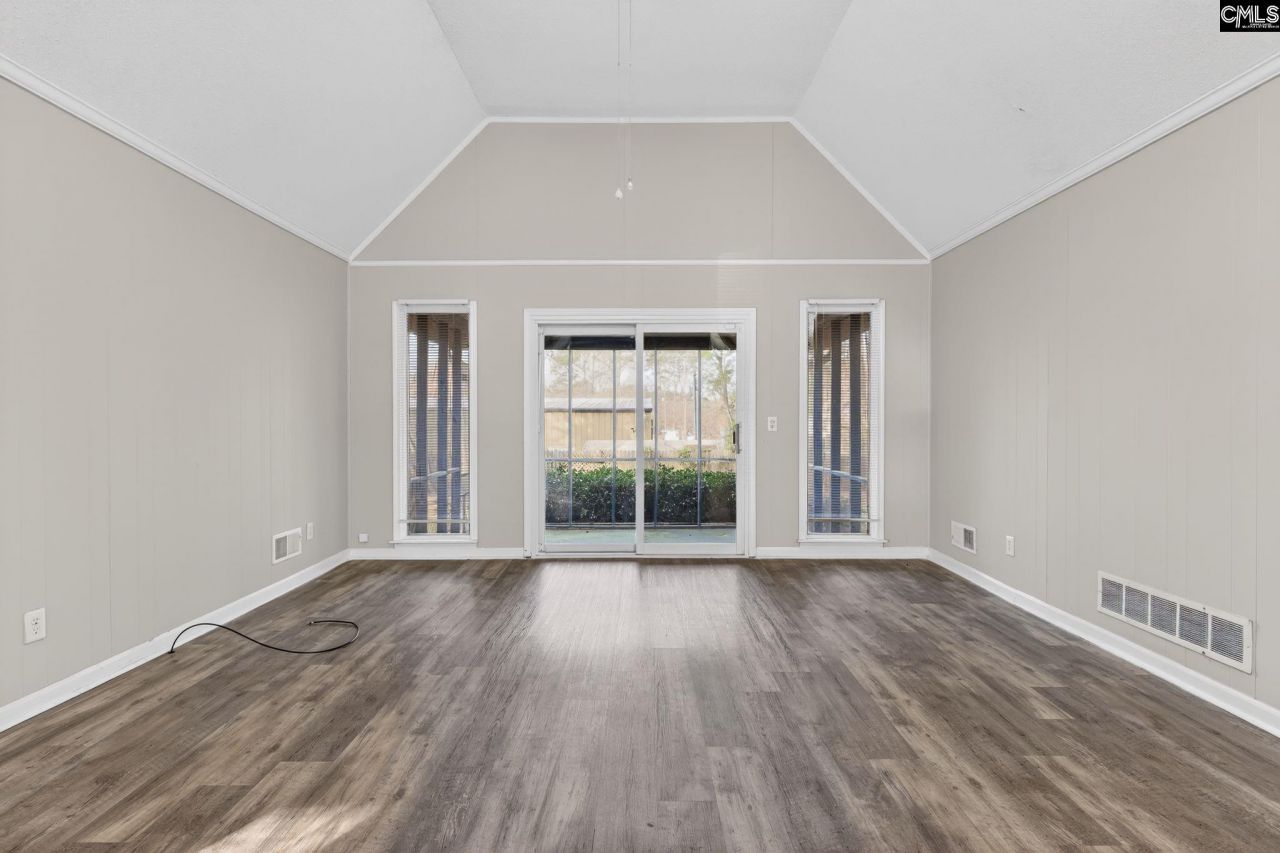 107 Sonning Road  Photo 12