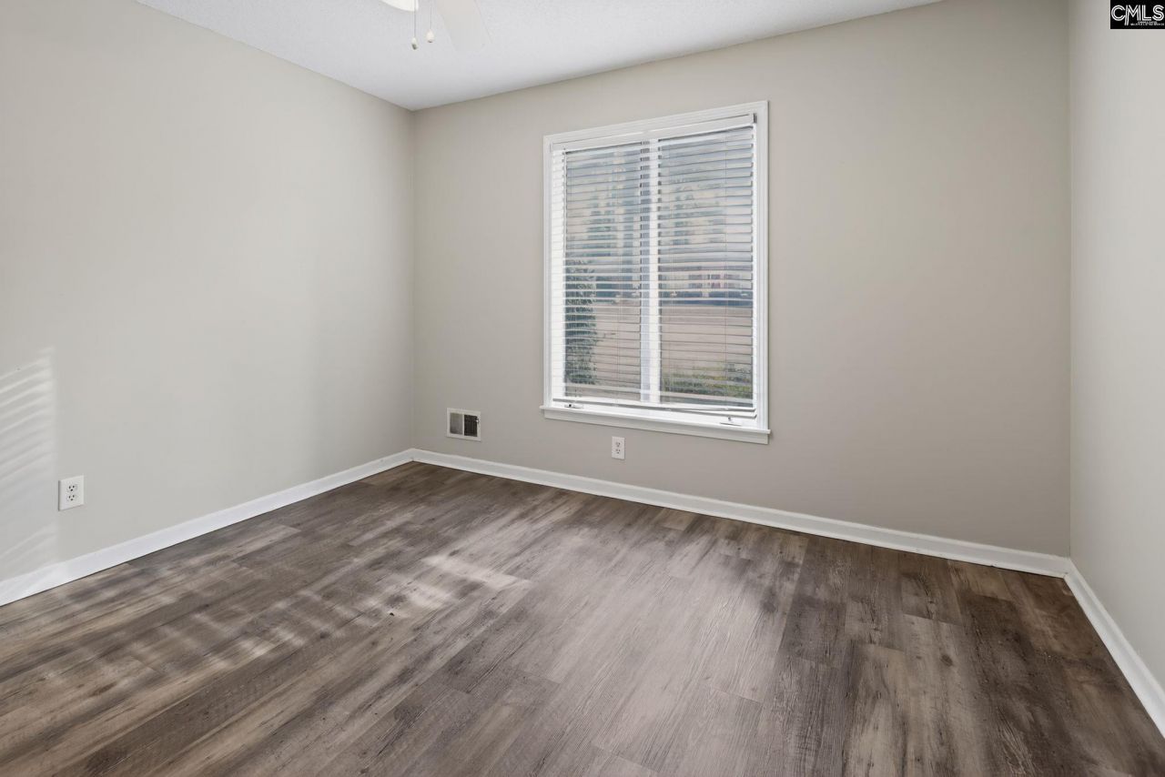 107 Sonning Road  Photo 9