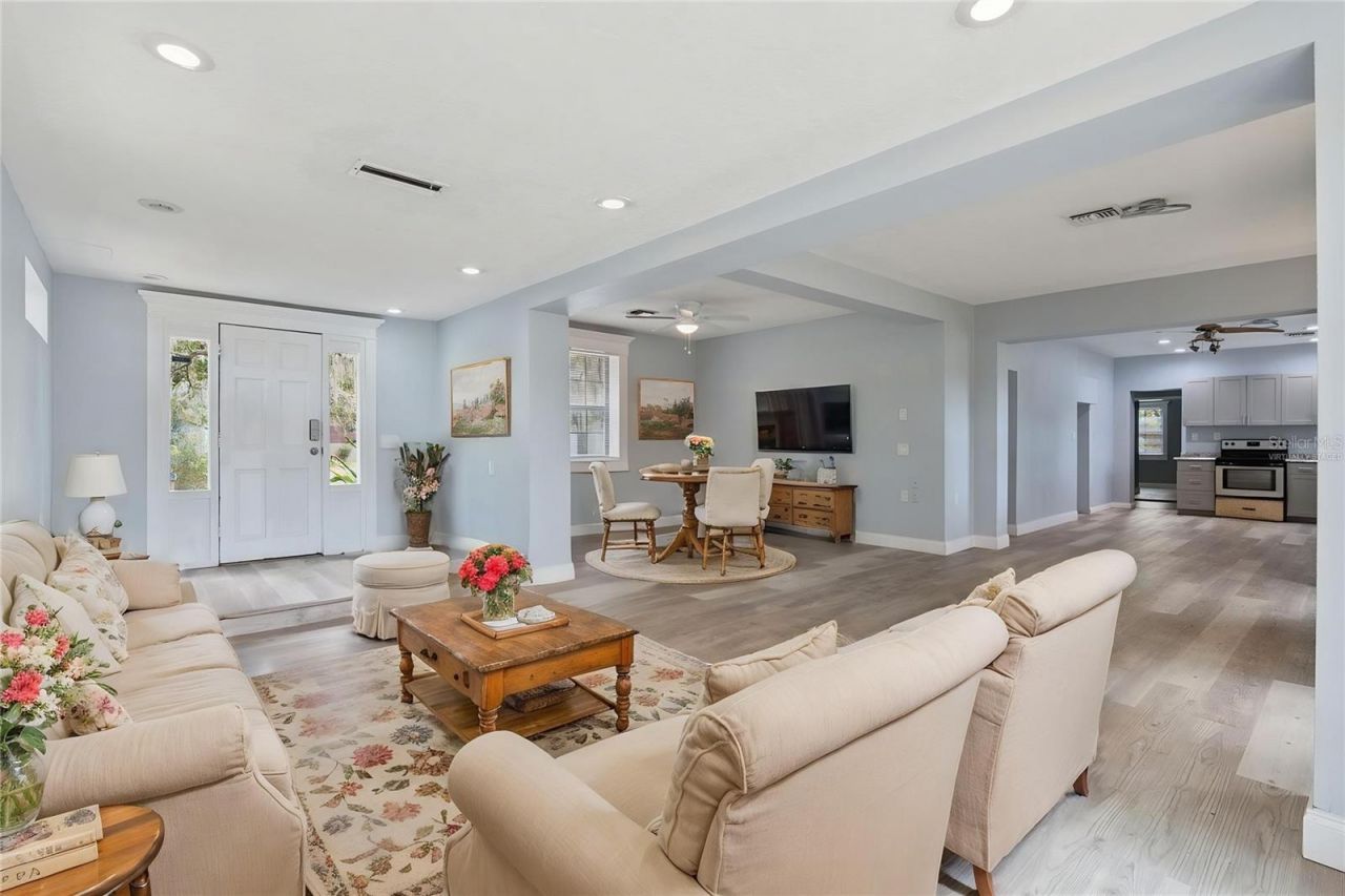 110 E Lauren Court , Fern Park, FL 32730 Photo