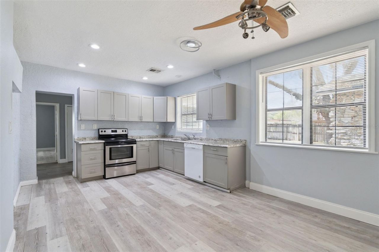 110 E Lauren Court , Fern Park, FL 32730 Photo