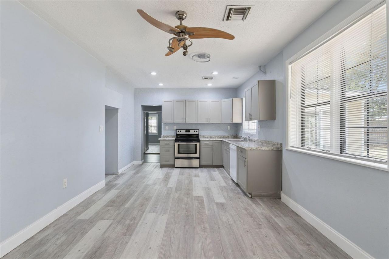 110 E Lauren Court , Fern Park, FL 32730 Photo