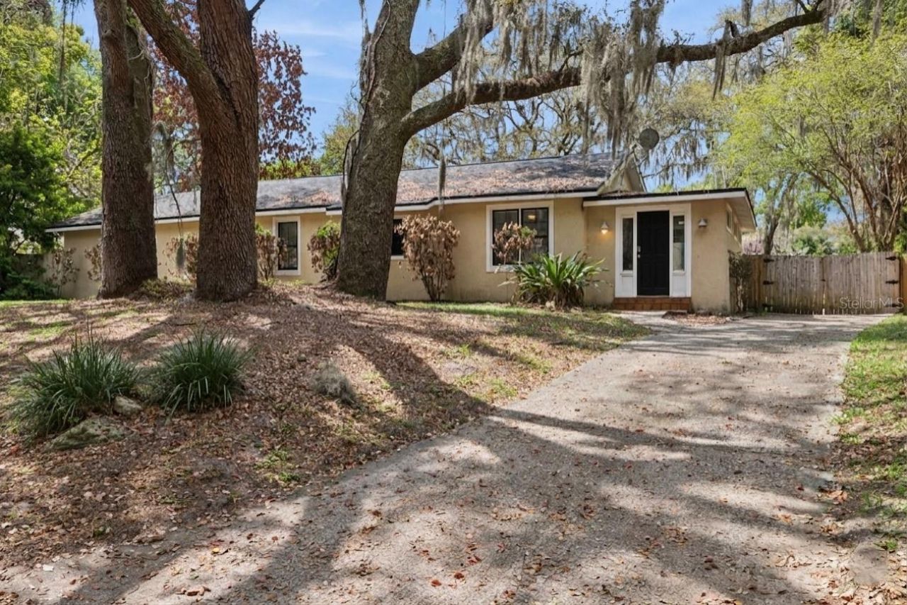 110 E Lauren Court , Fern Park, FL 32730 Photo