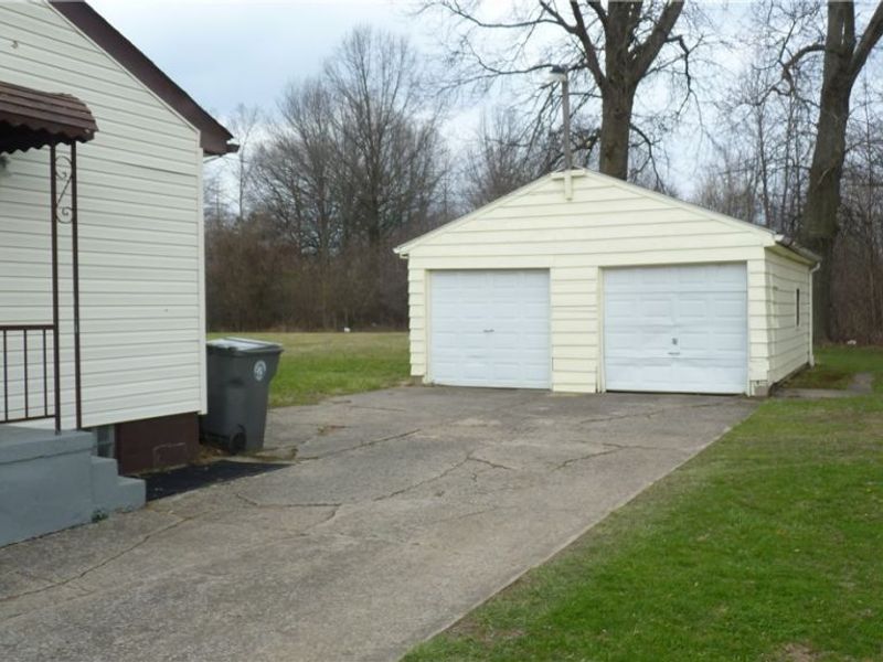 1010 Burlington Street, Youngstown, OH 44510 Photo 4