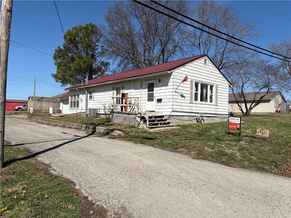 112 S Locust Street, Cameron, MO 64429