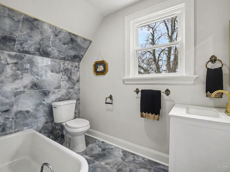 740 N Fred Shuttlesworth Circle, Cincinnati, OH 45229 Photo 24