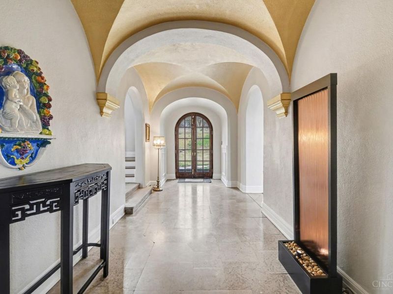 740 N Fred Shuttlesworth Circle, Cincinnati, OH 45229 Photo 4