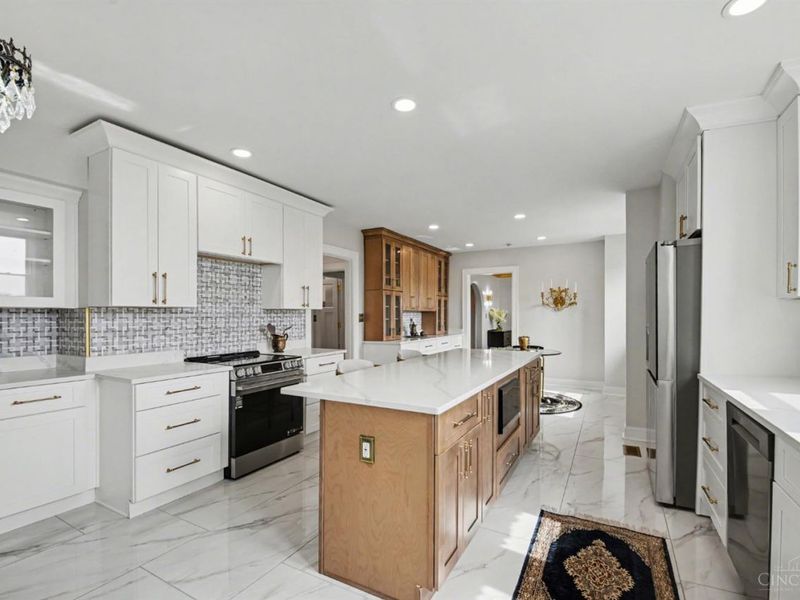 740 N Fred Shuttlesworth Circle, Cincinnati, OH 45229 Photo 9