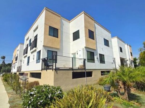 2651 S Hobart Boulevard, Unit 5, Los Angeles, CA 90018