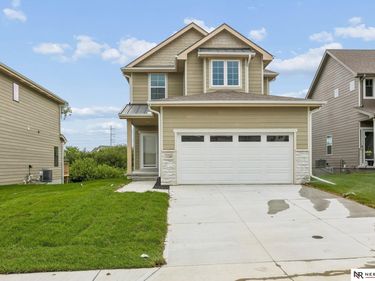 11260 Portage Drive, Papillion, NE 68046