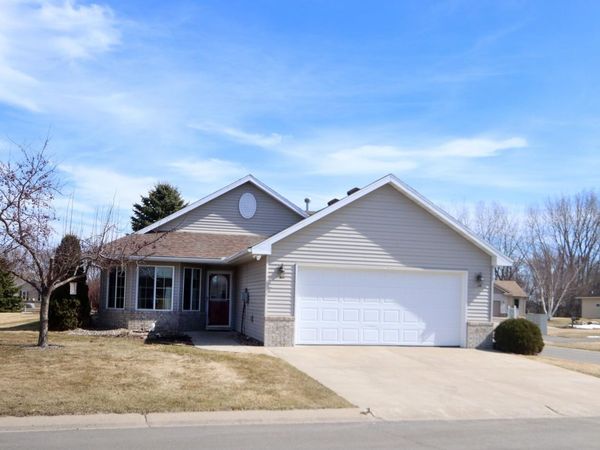 601 Cottonwood Avenue N, Litchfield, MN 55355