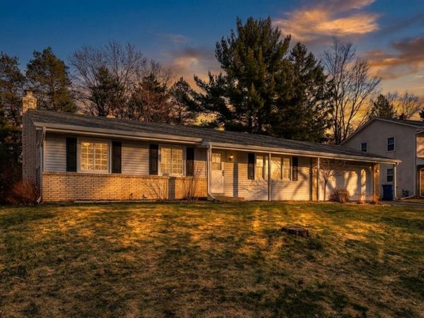 2974 Howard Street N, Maplewood, MN 55109