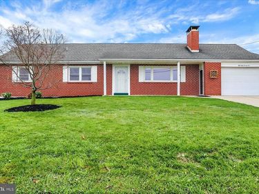 5824 MAYFAIR DRIVE, HARRISBURG, PA 17112
