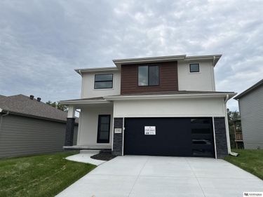 11302 Portage Circle, Papillion, NE 68046
