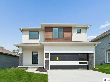11302 Portage Circle, Papillion, NE 68046