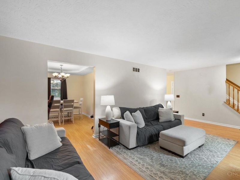 609 Fox Chase Way, Maineville, OH 45039 Photo 3