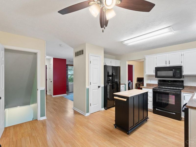 609 Fox Chase Way, Maineville, OH 45039 Photo 6