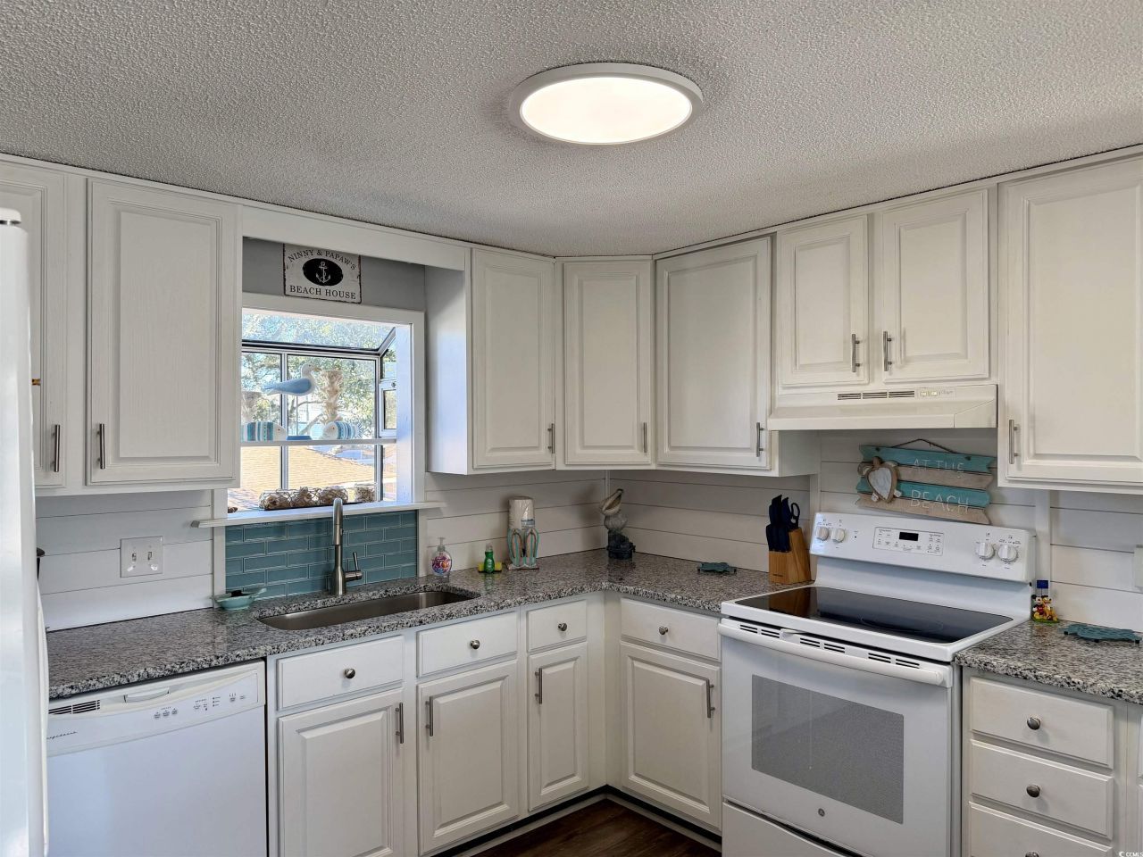 2027 Lark Dr. Photo 11