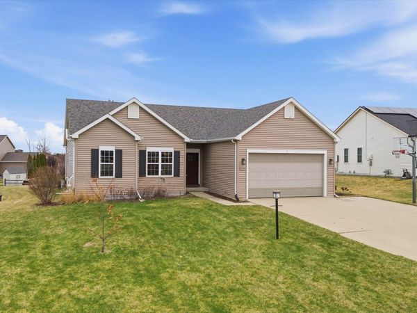 N8330 Whippoorwill Rd, Ixonia, WI 53036