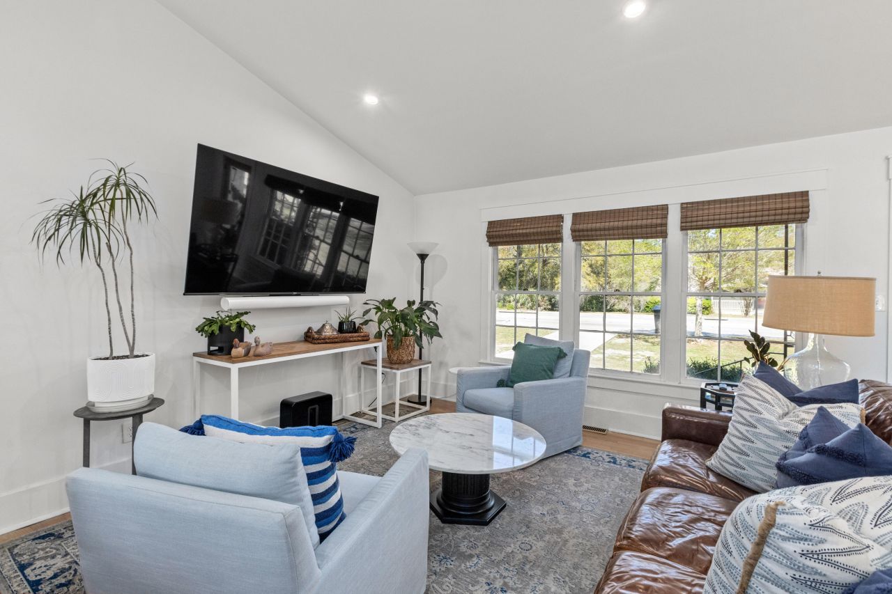 1089 Harbor View Road Photo 10