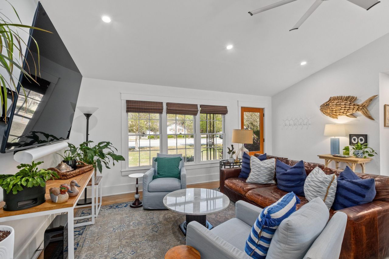 1089 Harbor View Road Photo 11