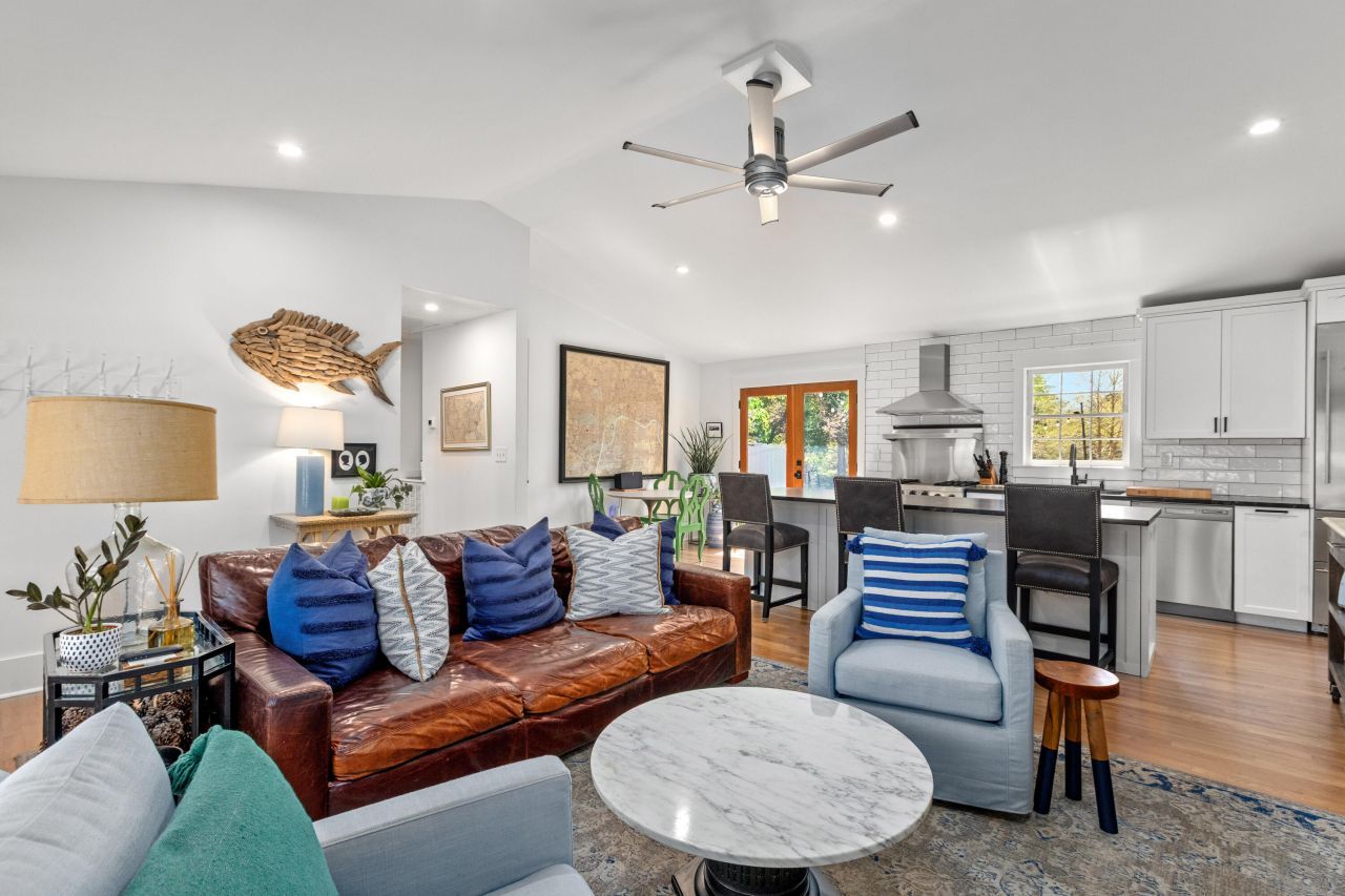 1089 Harbor View Road Photo 12