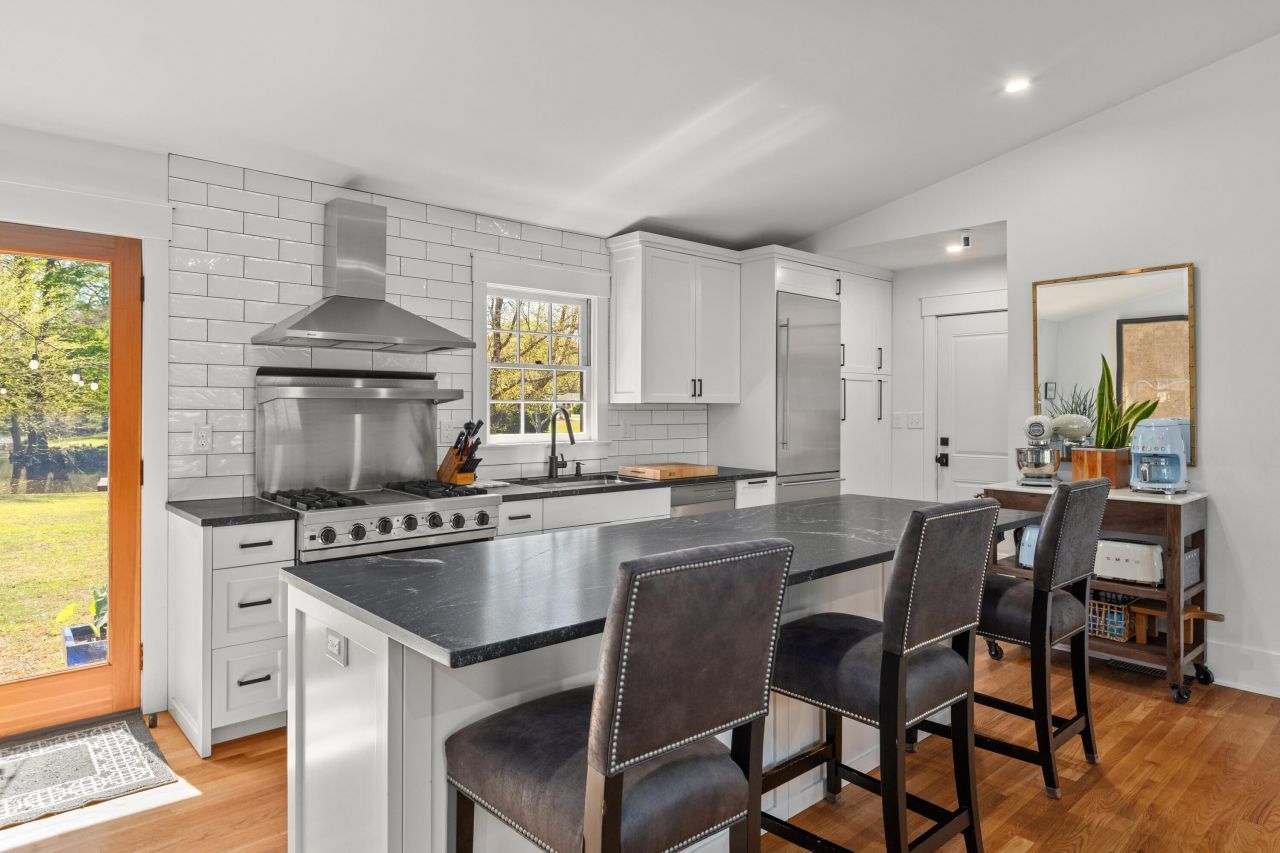 1089 Harbor View Road Photo 13