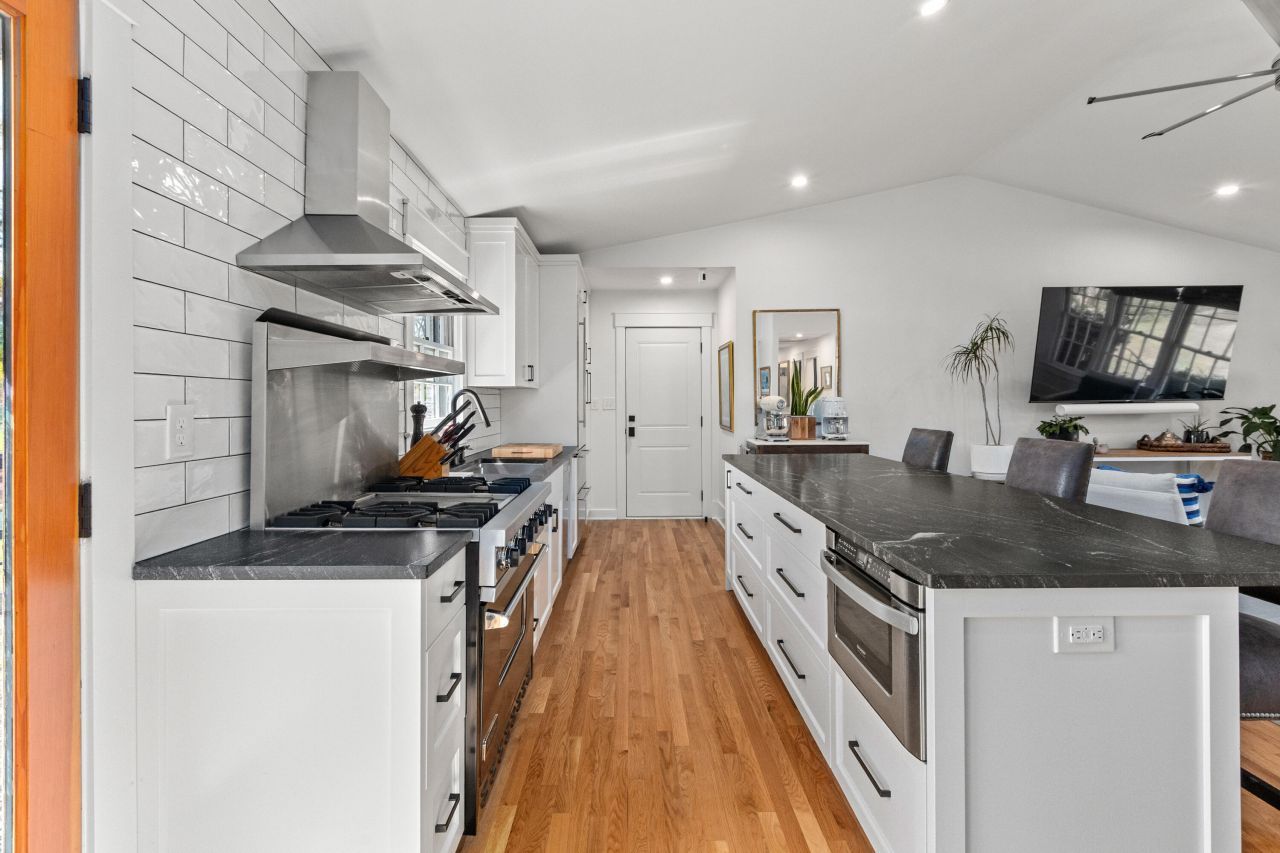 1089 Harbor View Road Photo 14