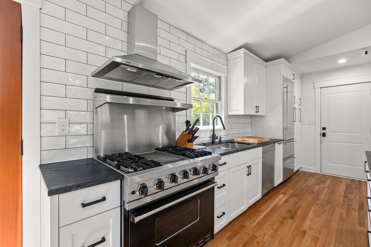 1089 Harbor View Road Photo 16