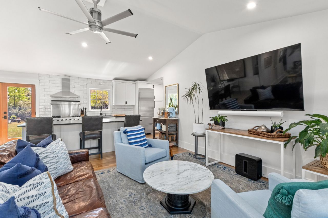 1089 Harbor View Road Photo 9