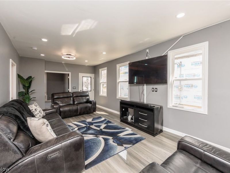 5811 Madison Avenue, Cleveland, OH 44102 Photo 11