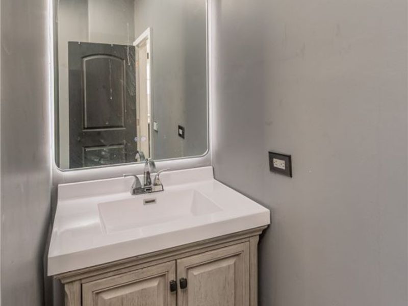 5811 Madison Avenue, Cleveland, OH 44102 Photo 29