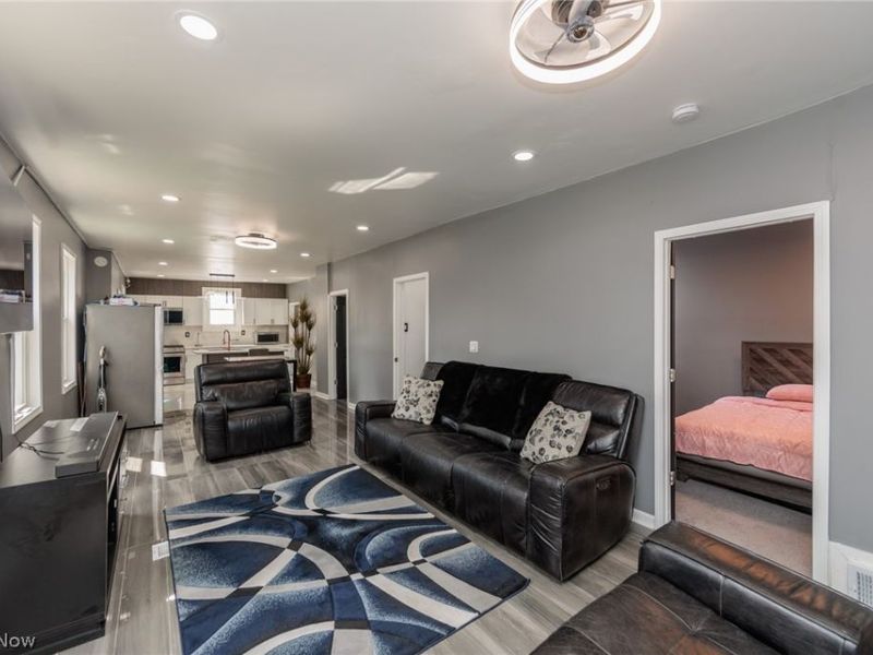 5811 Madison Avenue, Cleveland, OH 44102 Photo 8