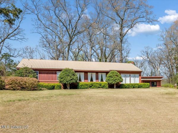 560 Woodland Heights, Holly Springs, MS 38635