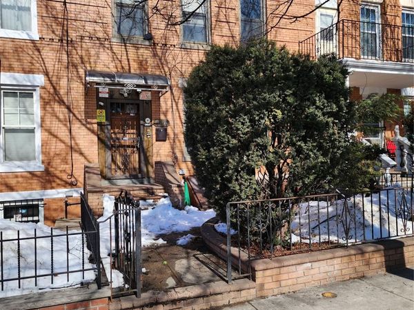 6161 Eliot Avenue , Middle Village, NY 11379