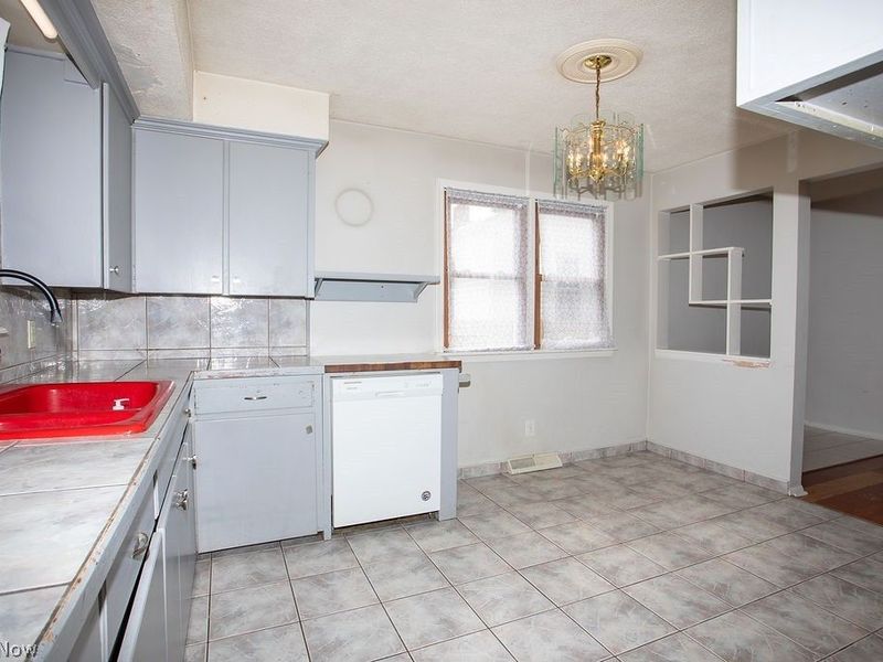 551 Moherman Avenue, Youngstown, OH 44509 Photo 17