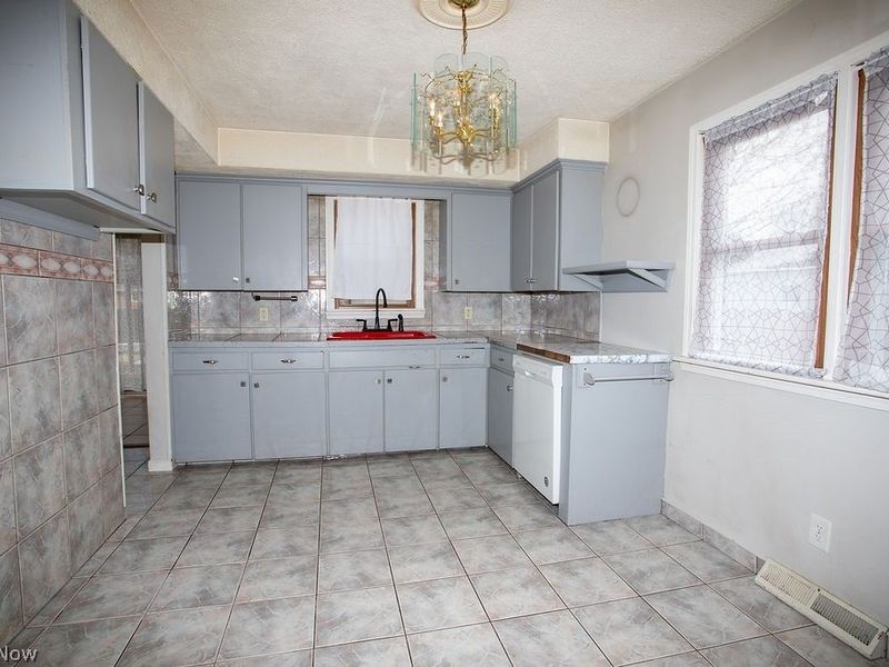 551 Moherman Avenue, Youngstown, OH 44509 Photo 18