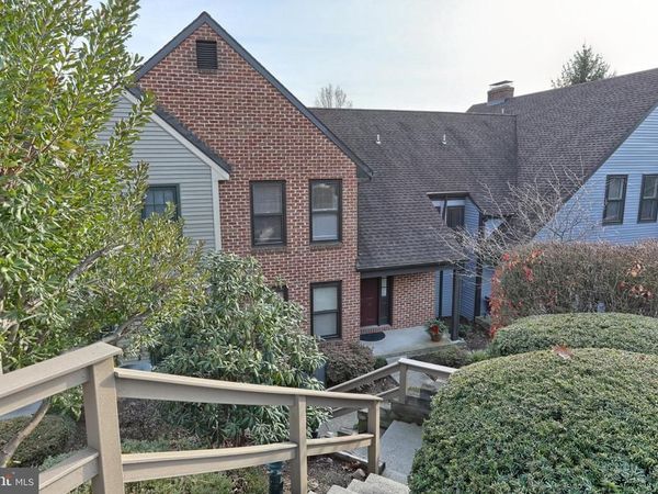 1127 WICKLOW COURT , HUMMELSTOWN, PA 17036